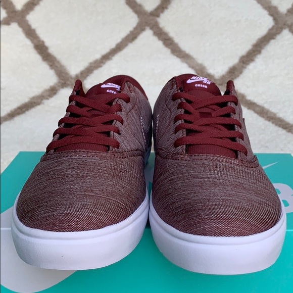 nike sb red check solarsoft trainers